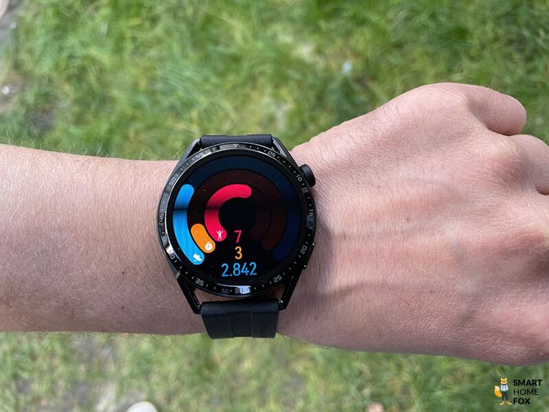 Man sieht den Aktivitätstracker auf der Huawei Watch GT 3.